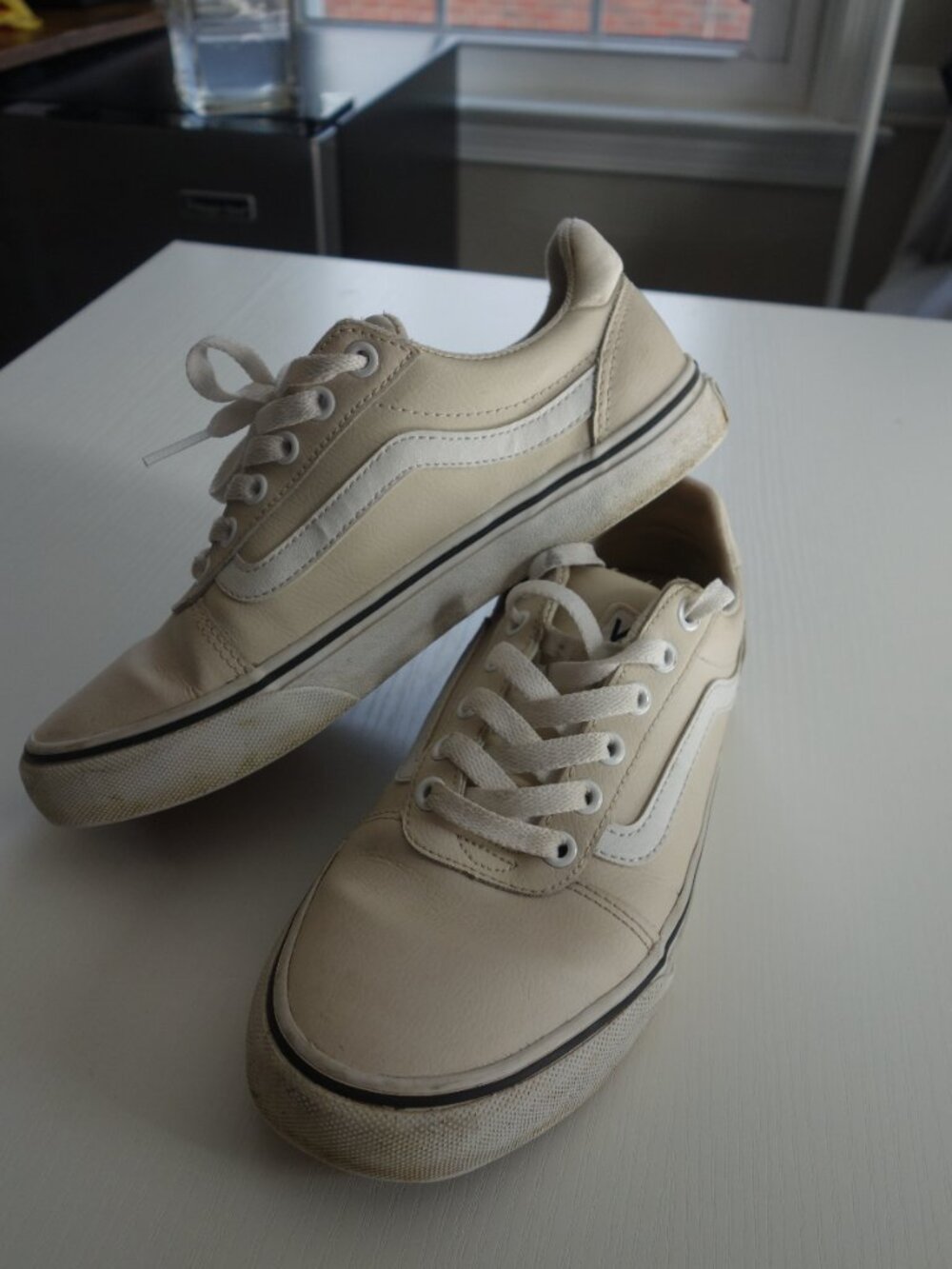 Vans Cream Off-White Low-Top Shoes Size Women's 8